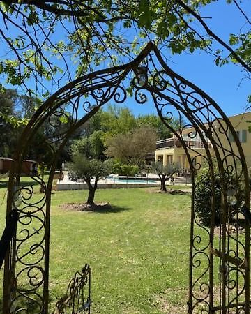 L'Eveil En Provence Bed & Breakfast Entrecasteaux Bagian luar foto