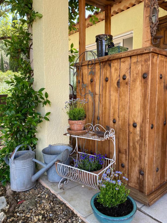 L'Eveil En Provence Bed & Breakfast Entrecasteaux Bagian luar foto