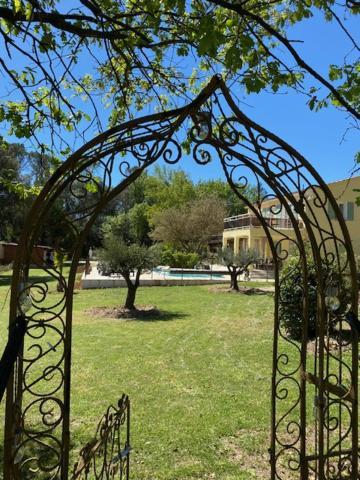 L'Eveil En Provence Bed & Breakfast Entrecasteaux Bagian luar foto